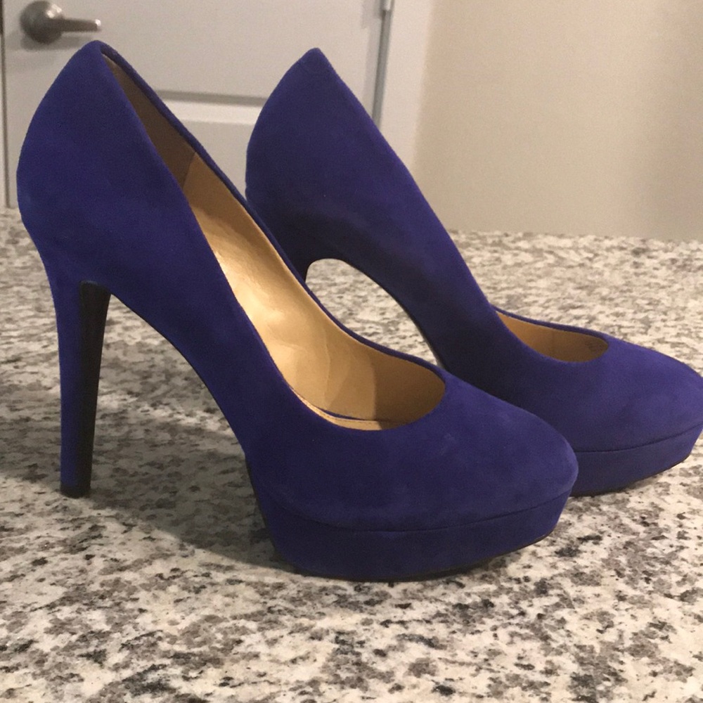 Gianni Bini blue suede platform pumps